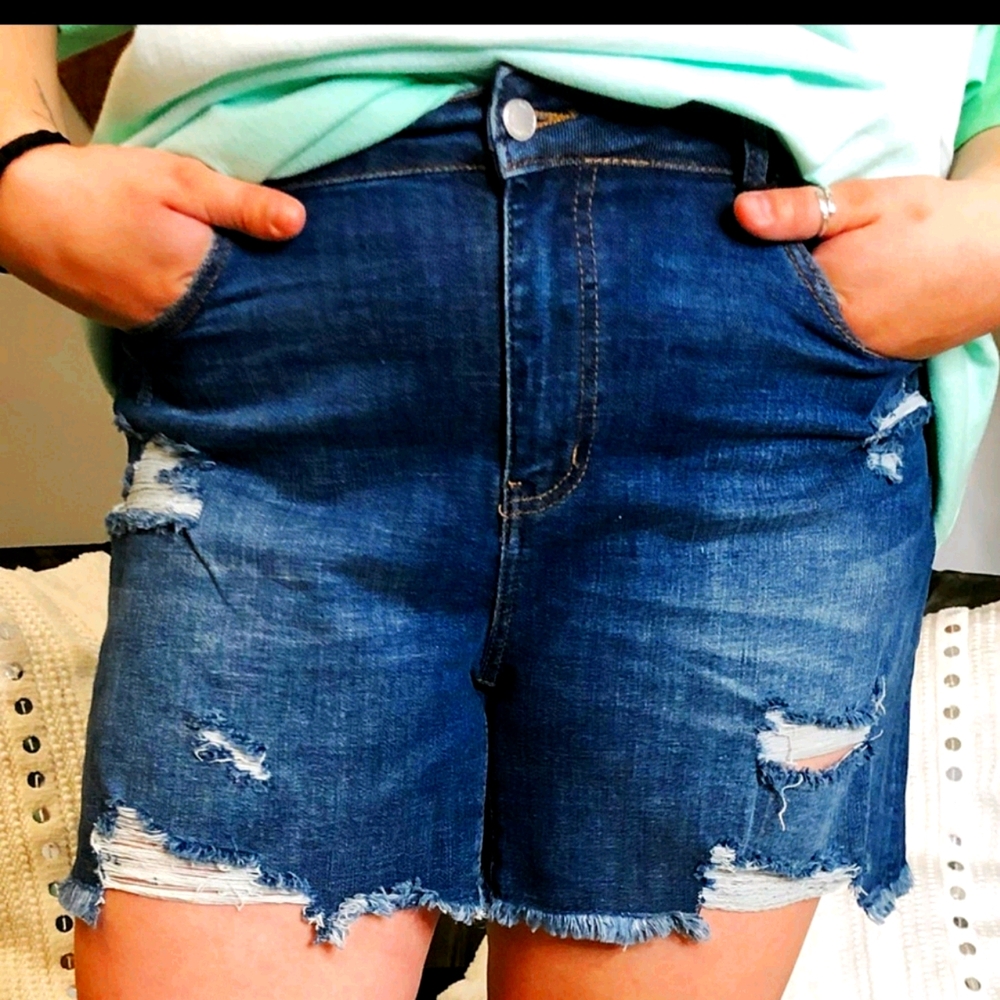 Judy blues distressed shorts
